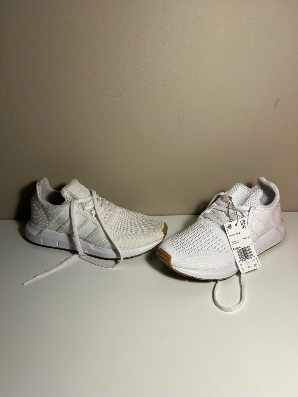 Adidas- swift run, white, 7.5 men’s sw